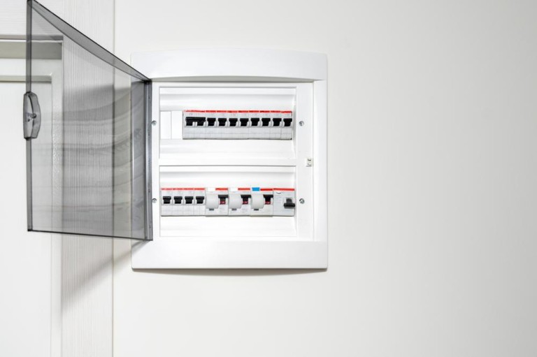 Comment réussir votre installation électrique à Grugies ?